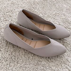 Pointed toe, comfortable flats
